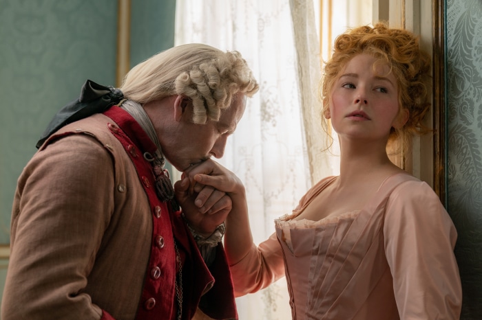 Ben Mendelsohn and Haley Bennett in Cyrano 4K