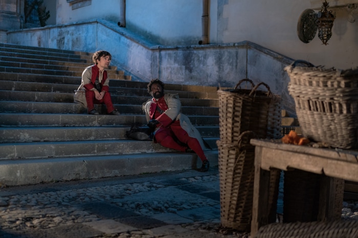 Peter Dinklage and Kelvin Harrison Jr. in Cyrano 4K
