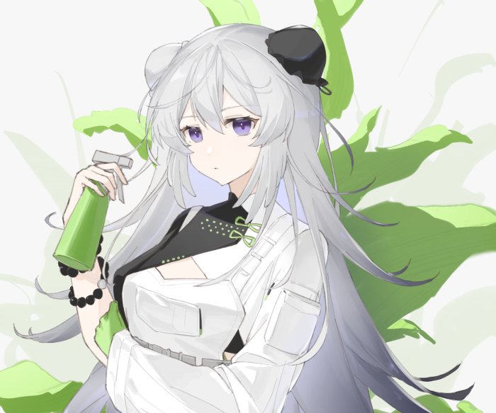 Mulberry from Arknights holding a spray bottle