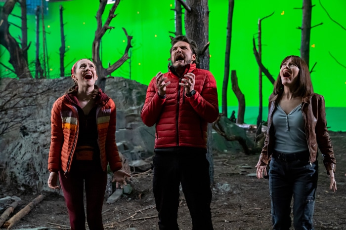 The Bubble: Leslie Mann, Iris Apatow, Pedro Pascal