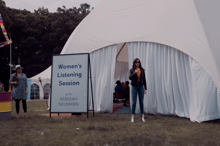 Anne Hathaway in WeCrashed 4K