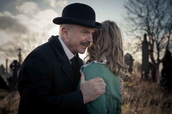 Man in bowler hat from Peaky Blinders 4K