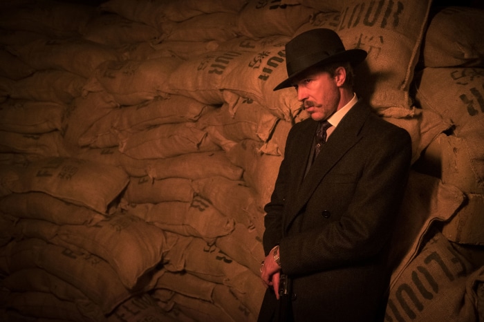 Man in suit and hat from Peaky Blinders 4K