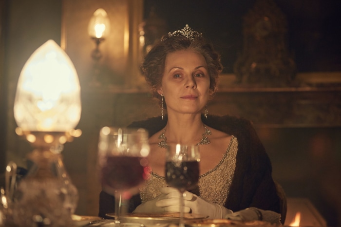 Woman from Peaky Blinders wearing a tiara