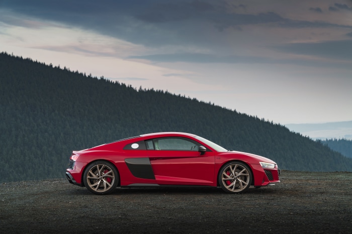 Red Audi R8 V10 4K