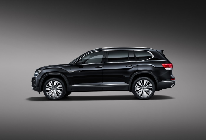 Black Volkswagen Teramont 530 HD SUV