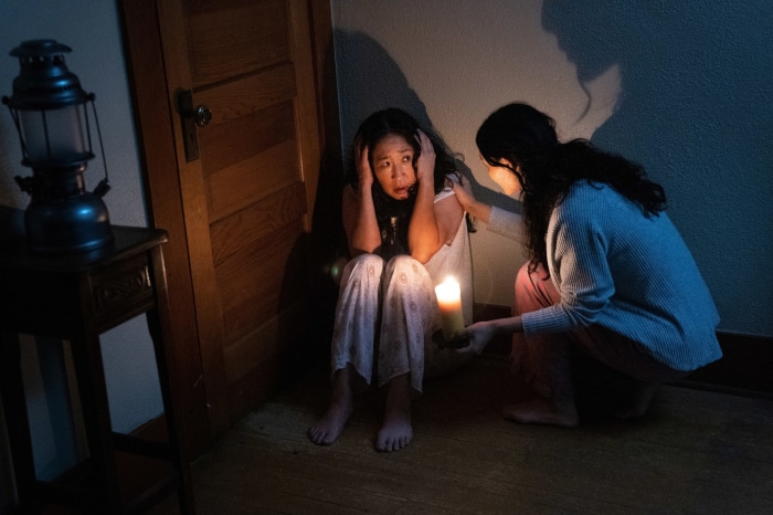 Umma: Sandra Oh and Fivel Stewart in a dimly lit room