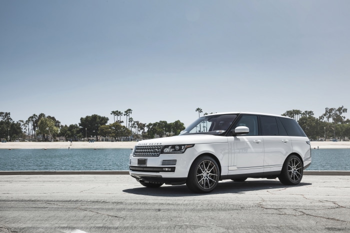 White Range Rover 4K