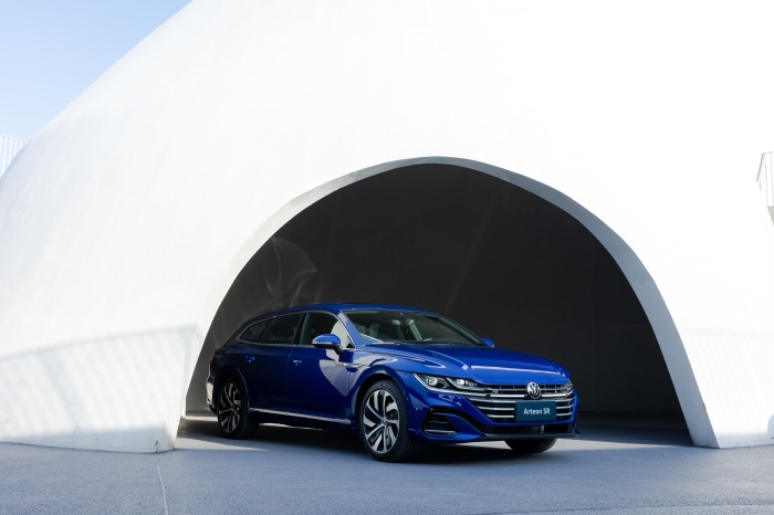 Blue Volkswagen Arteon Shooting Brake R-Line