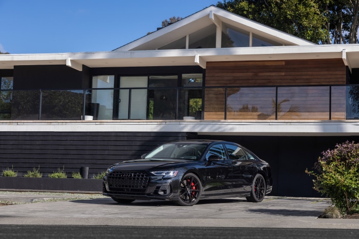 Black Audi S8 4K in front of a modern house