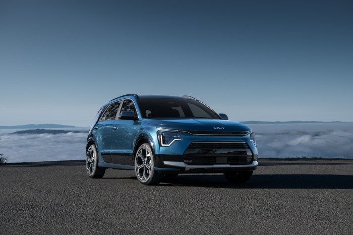 Blue Kia Niro 4K