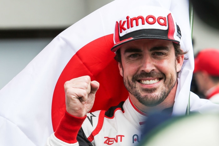 Fernando Alonso with Japanese flag