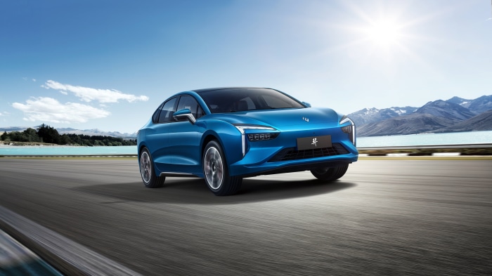 JMEV Yi 4K electric car on a road