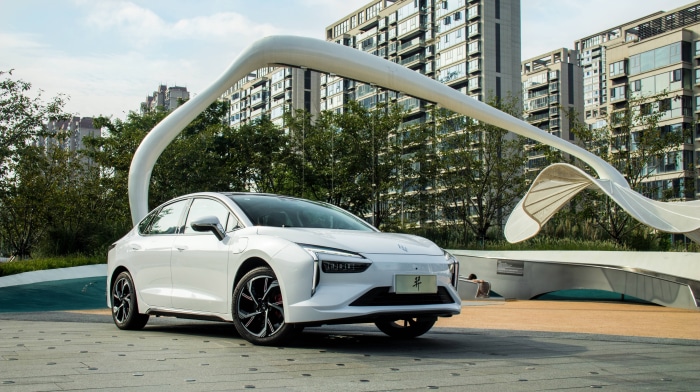 JMEV Yi 4K electric car in modern urban setting