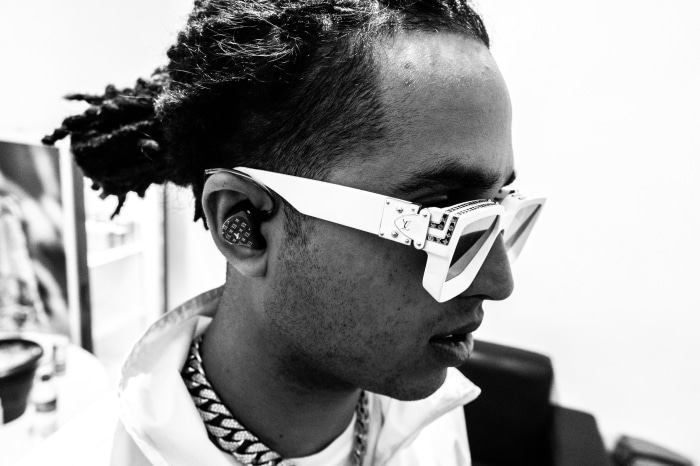 Matuê wearing Louis Vuitton sunglasses and chain