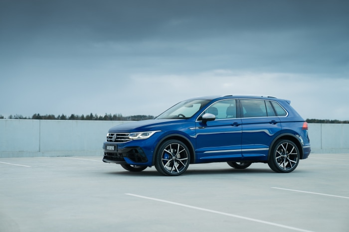 Blue Volkswagen Tiguan R 4K