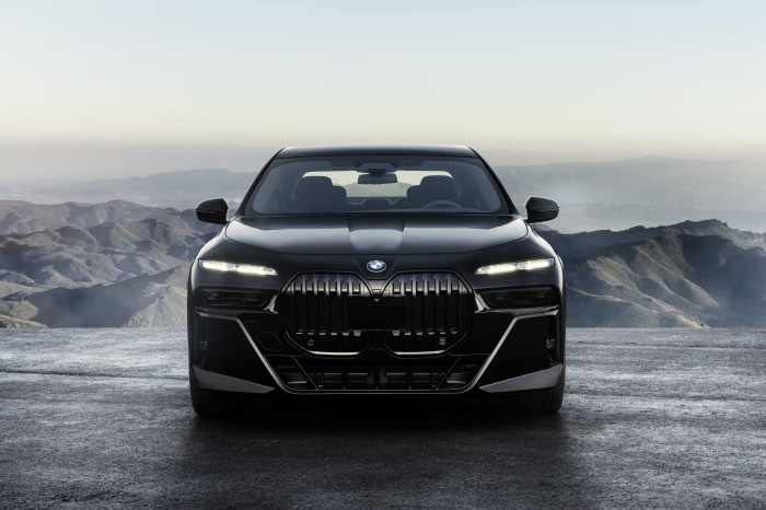 Black BMW 760i XDrive 4K