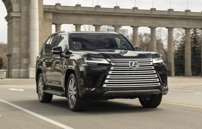 Black Lexus LX 600 4K