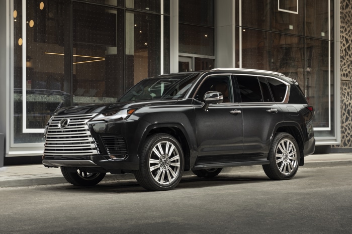 Black Lexus LX 600 4K
