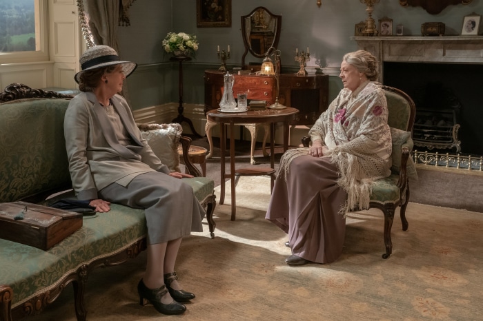 Maggie Smith and Penelope Wilton in Downton Abbey: A New Era 4K