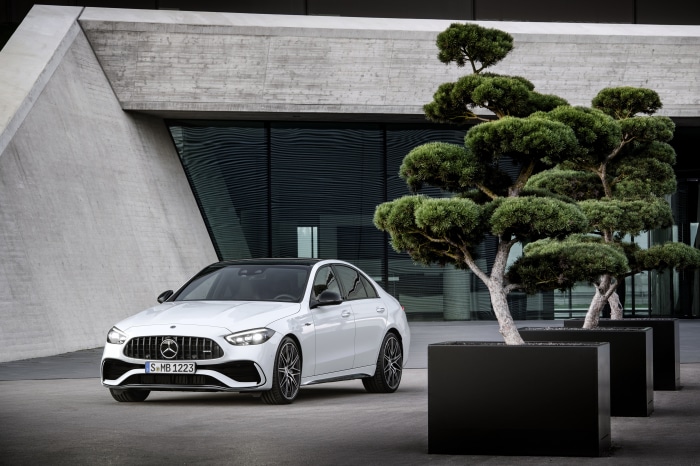 White Mercedes-AMG C 43 4K