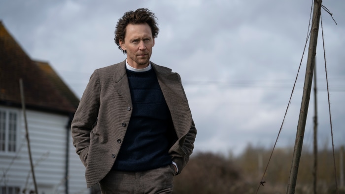 Tom Hiddleston in The Essex Serpent 4K