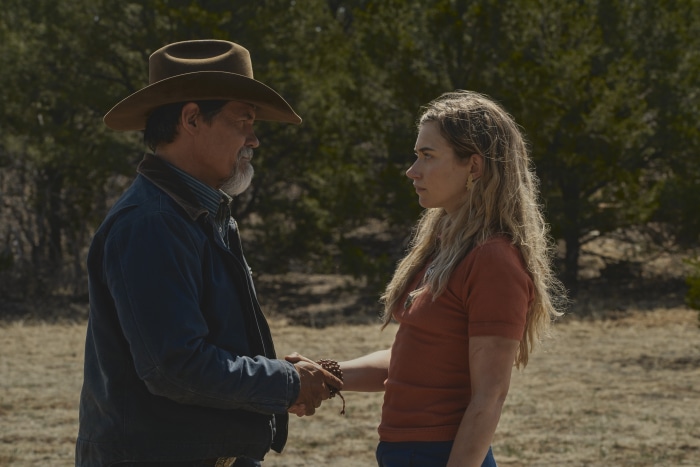 Imogen Poots and Josh Brolin in Outer Range 4K