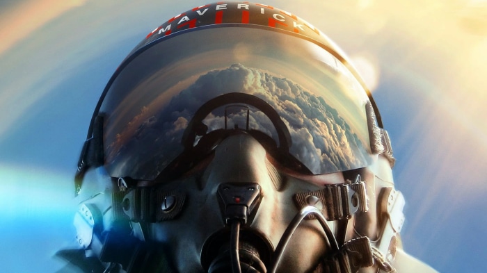 Top Gun: Maverick Pilot Helmet Reflection