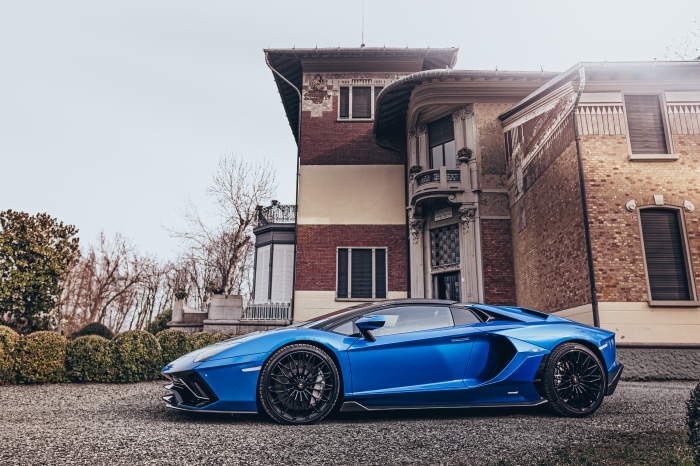 Blue Lamborghini Aventador LP 780-4 Ultimae 4K