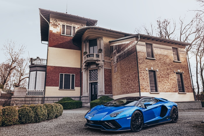 Blue Lamborghini Aventador LP 780-4 Ultimae 4K