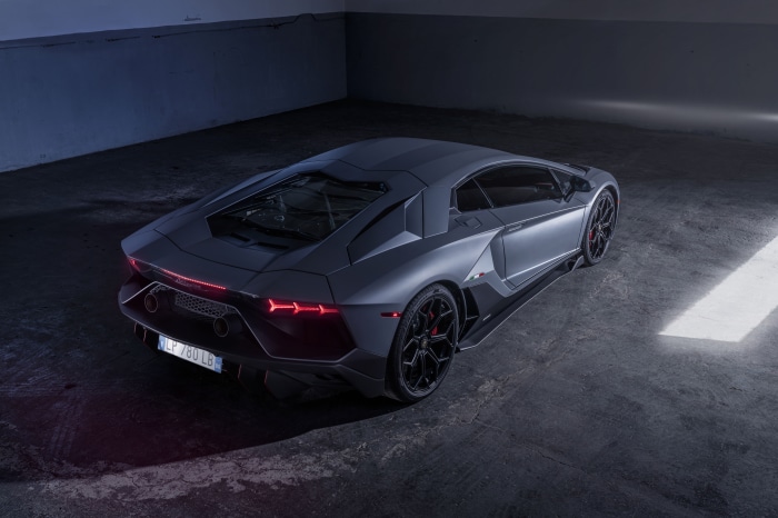 Lamborghini Aventador LP 780-4 Ultimae rear view