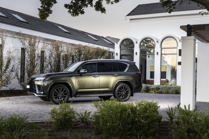 Lexus LX 600