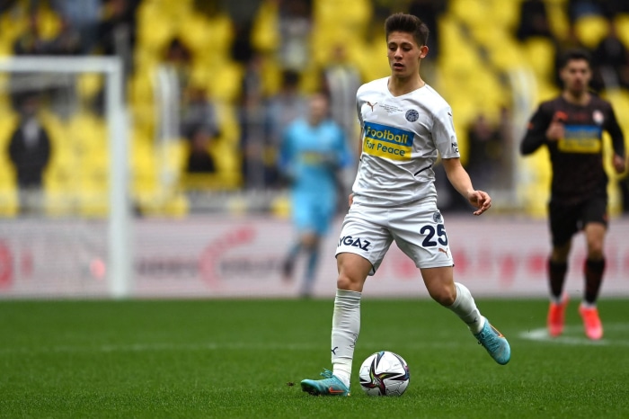 Arda Güler playing football for Fenerbahçe S.K.