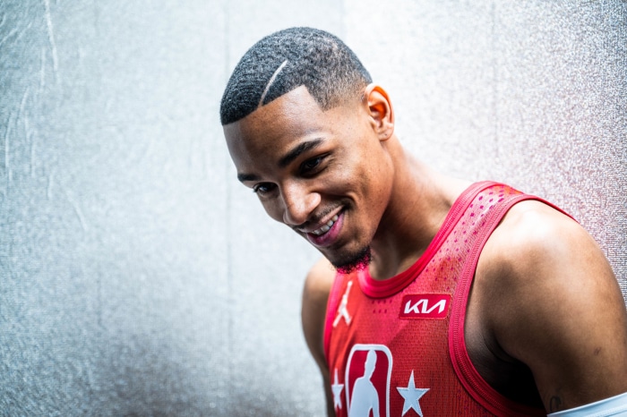 Dejounte Murray in red basketball jersey