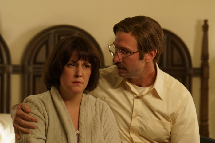 Melanie Lynskey and Timothy Simons
