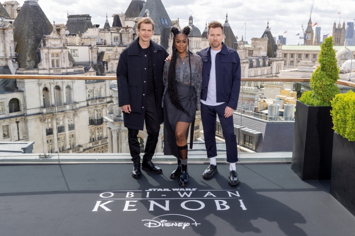 Star Wars Obi-Wan Kenobi cast on rooftop