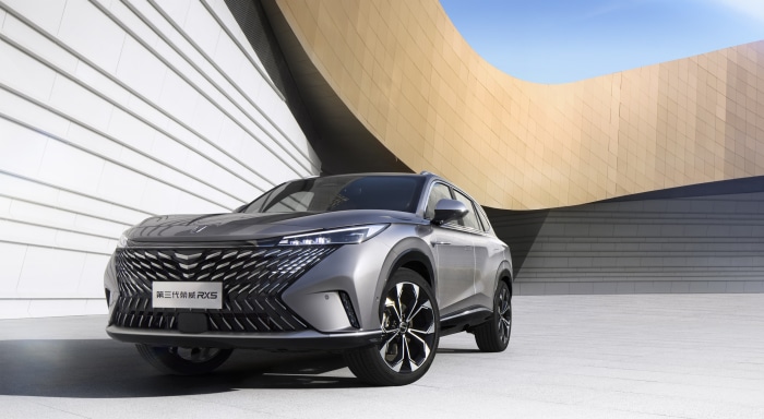 Roewe RX5 car in front of modern architecture