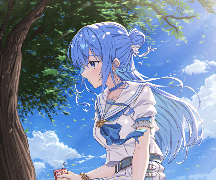 Hoshimachi Suisei from Hololive drinking apple juice
