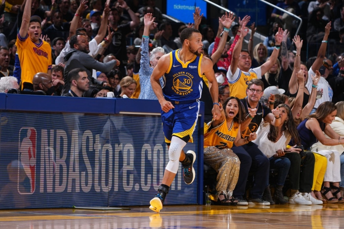 Stephen Curry from Golden State Warriors playing basketball