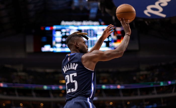 Reggie Bullock shooting a basketball