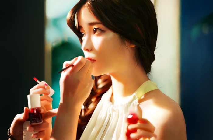 IU applying lipstick with a brush