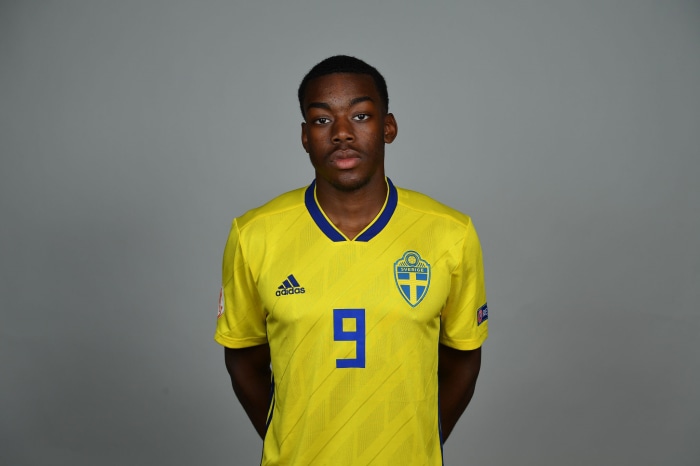 Anthony Elanga wearing Sweden soccer jersey