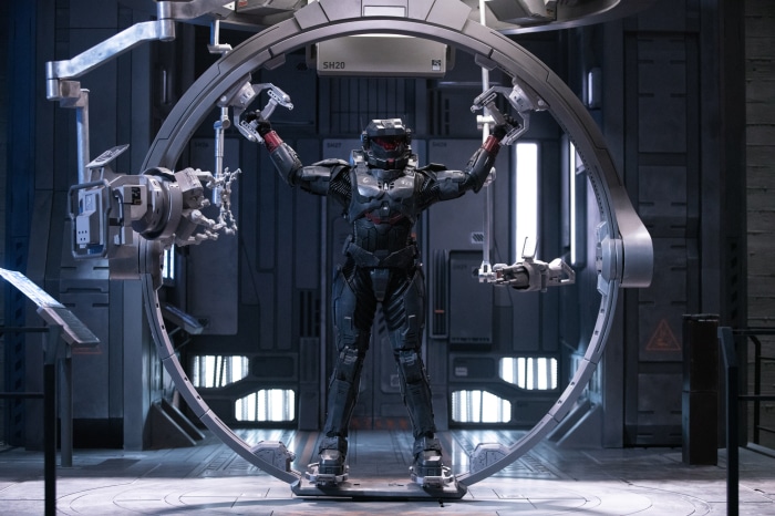 Spartan Riz-028 in a futuristic medical bay