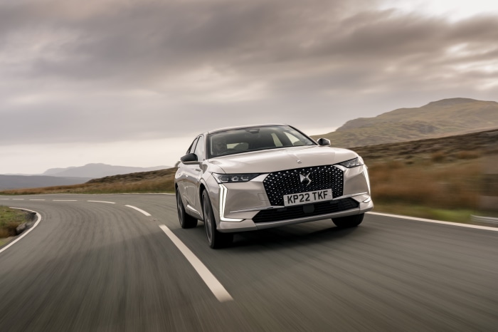 DS 4 E-Tense Rivoli driving on a winding road