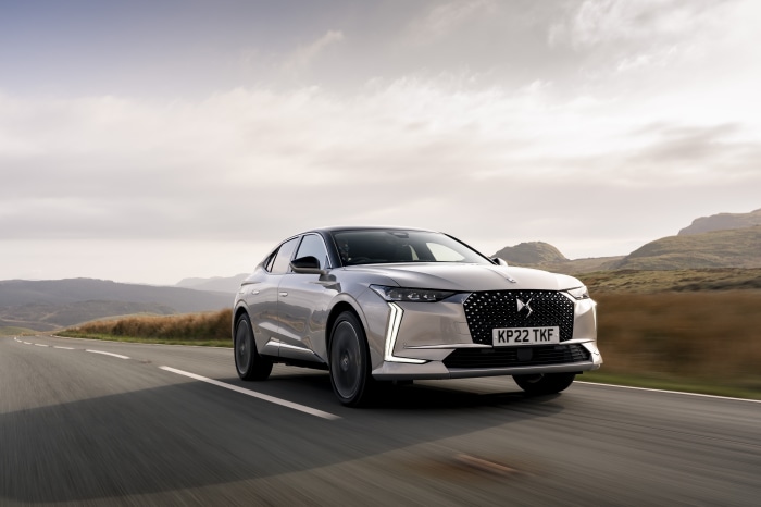 DS 4 E-Tense Rivoli driving on a road