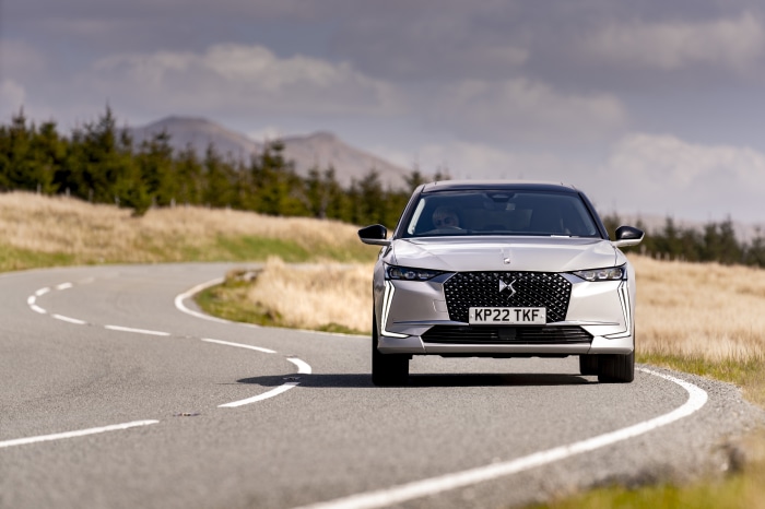 DS 4 E-Tense Rivoli driving on a winding road