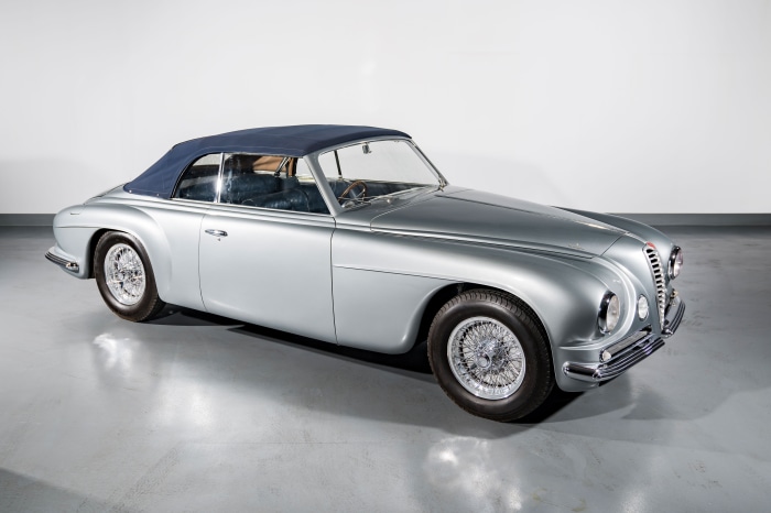 Silver Alfa Romeo 6C 2500 GT Cabriolet "Villa dEste"