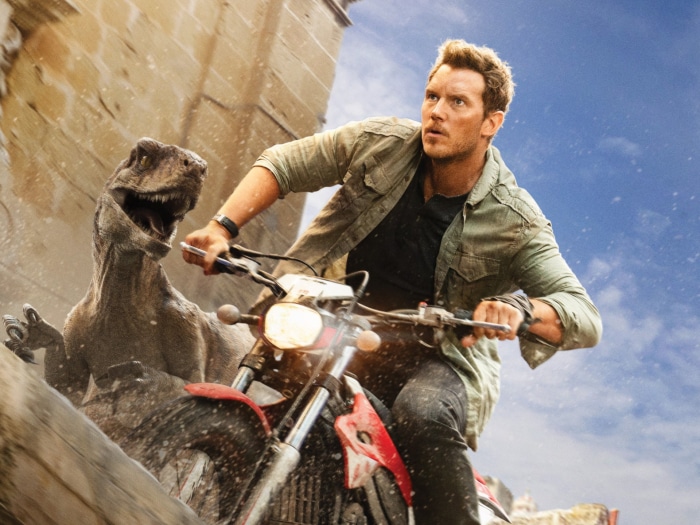 Chris Pratt and Velociraptor in Jurassic World: Dominion