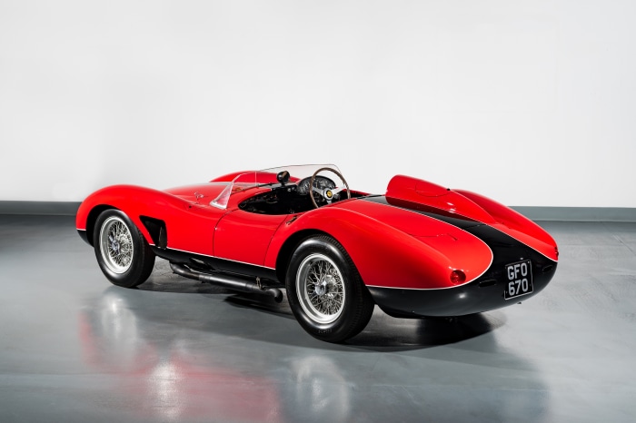 Red Ferrari 500 TRC 4K