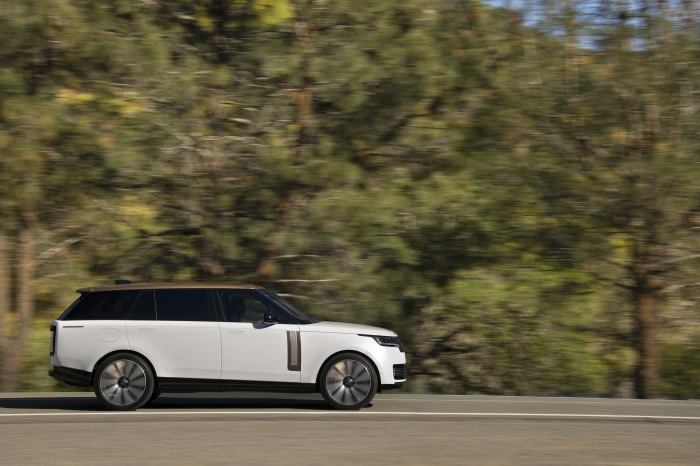 2023 Range Rover SV Serenity P530 LWB driving on road